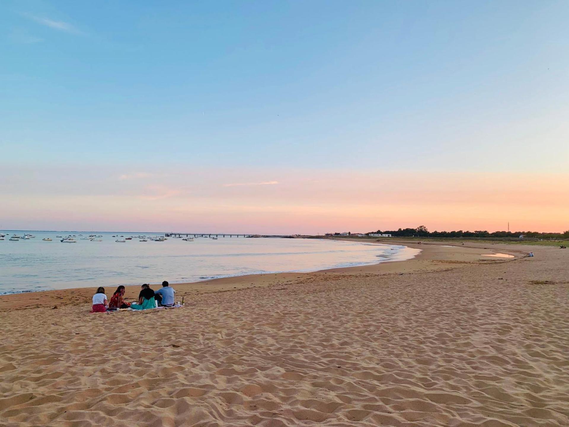 Gîte de caractère à moins de 10min des plages Saint-Michel-en-l'Herm Esterno foto